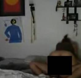 Jogador distraído esqueceu a webcam ligada e sexo com a namorada caiu na net
