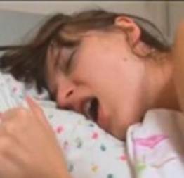 Novinha chorando no seu primeiro anal