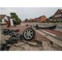 Imagens incríveis de um acidente com um carro Audi S8 (11 fotos)