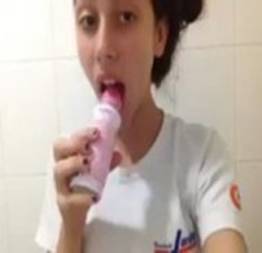 Novinha paulista metendo desodorante na perseguida