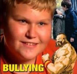 Garoto gordo sofre bully na escola e briga com valentão
