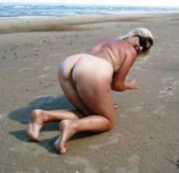 Mix de loiras nuas nas praias de nudismo