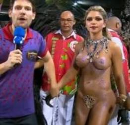 Camila gomes mostrando as tetas no carnaval 