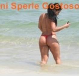 Dani sperle gostosona de biquini na praia