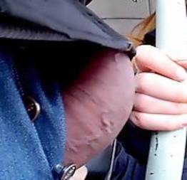 Vídeo flagra homem num assedio no trem