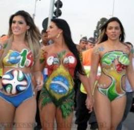 Torcedoras pintadas - musas da copa