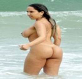 Mulher melão na nova praia de nudismo no rio