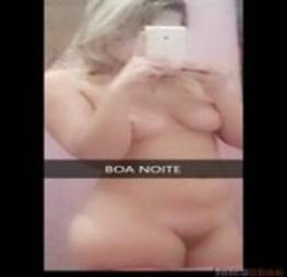 Novinha caiu na net em fotos peladinha pro namorado