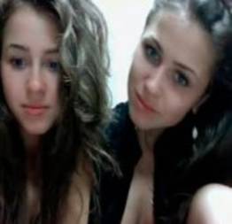 Irmãs novinhas na webcam