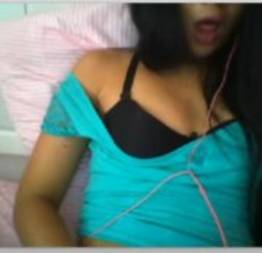 Novinha gosta de uma putaria na webcam
