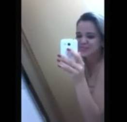 Loirinha enviou video pro namorado virtual e caiu no whatsapp