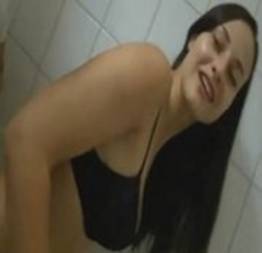 Novinha sendo fodida no banheiro