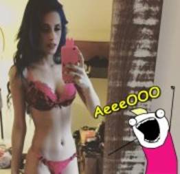Tati Zaqui posta fotos de lingerie pra atiçar a galera do Fap