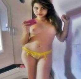 Milena novinha teve fotos de calcinha com peitinhos durinhos vazados