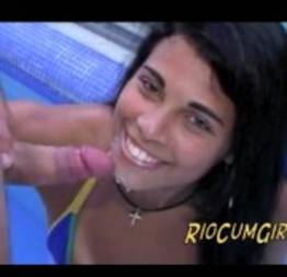 Novinha favelada brasileira feliz em fazer anal