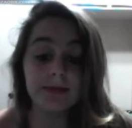 Bruninha abriu a cam pro namorado virtual e caiu na net