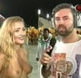 A gostosa Nana Gouveia soltinha no Carnaval