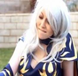 Cosplay de Ashe caiu na net  trepando com amiga