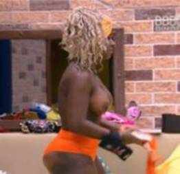 Adelia caiu na net mostrando os peitos no BBB16