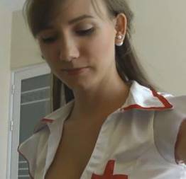 Ninfeta gostosa de enfermeira - o melhor do pornô da web