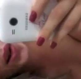 Novinha mandando video peladinha pro namorado