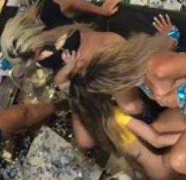 Sexo extremo no carnaval 2017 com loiras sendo chupadas