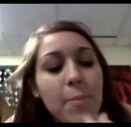 Falando com o namorado masturbando na webcam