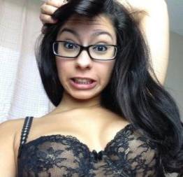 Gostosinha nerd - porno4 - vídeos e fotos +18