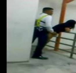 Segurança brasileiro fodendo a putinha no estacionamento do shopping