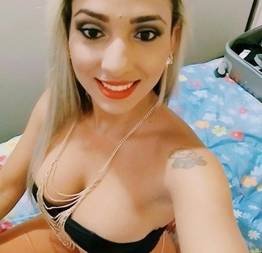 Loirinha muito gostosa com fotos intimas