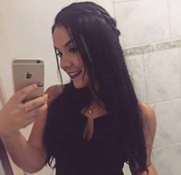 Novinha perfeita peladinha no banheiro