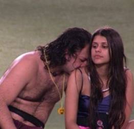 Flagra bbb18 diego batendo punheta com pau mole ao lado da ana paula