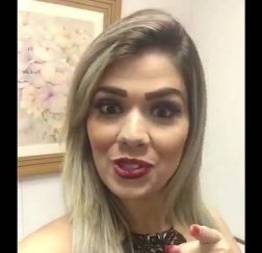 Loira puta de luxo se apresentando gostoso