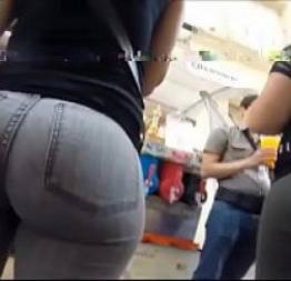 Que bunda enorme!!!