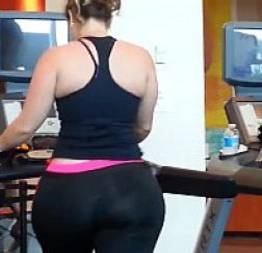 Que bunda enorme!!!