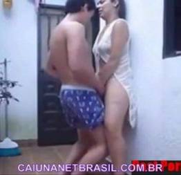 Caiu na net casal fodendo enquanto todos dormiam (new)