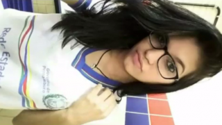 Ninfeta gostosa estudante caiu na net transando e mostrou o rosto lindo