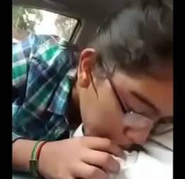 Pegou a colega nerd novinha da facul no carro dele