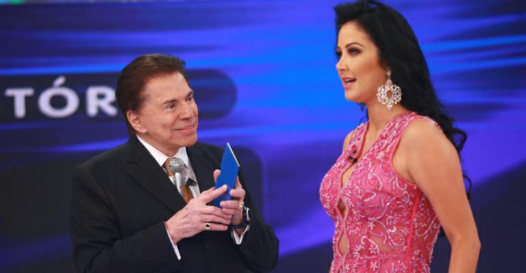 Helen Ganzarolli gostosa do SBT pagando calcinha no palco Silvio Santos