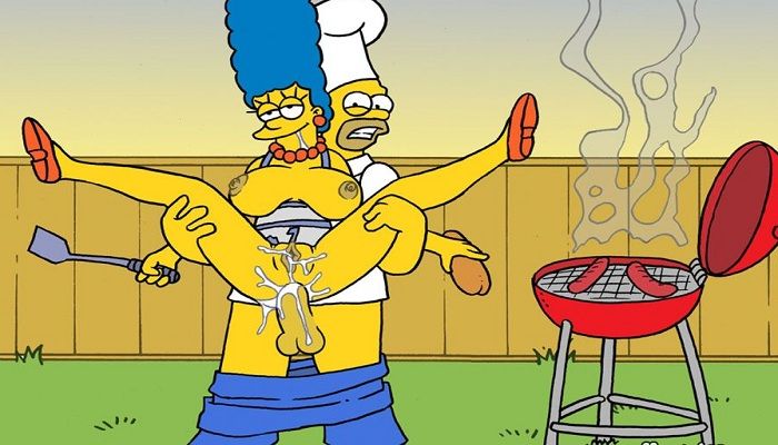 Fodendo o cuzinho da Marge no churrasco