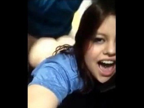 Novinha fogosa gravou sexo do primo comendo sua buceta