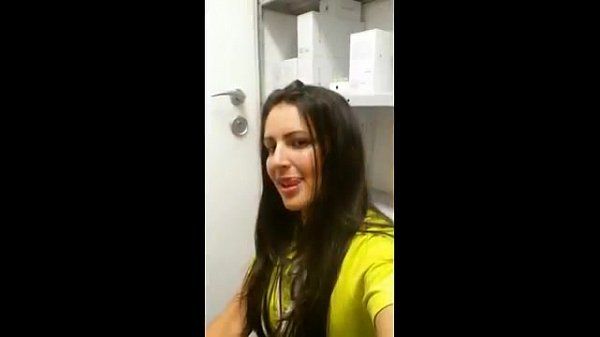 Novinha Vagabunda ficando peladinha ao vivo - Porno Vídeo Tube