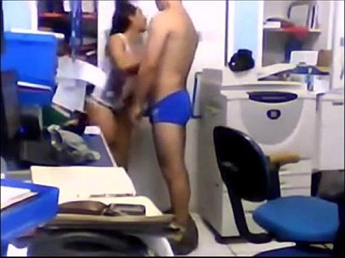 Filmou escondido sexo com a faxineira no trabalho