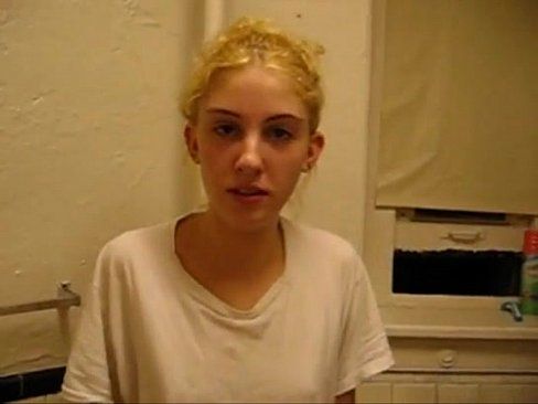 Catou americana viciada em heroína na rua e comeu o rabo dela em casa