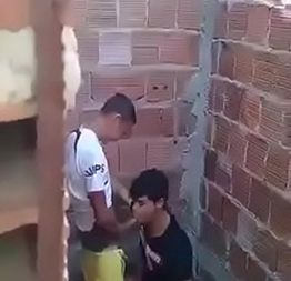 Flagrante Novinho Gay Chupando Gostoso o Amigo Na Construção