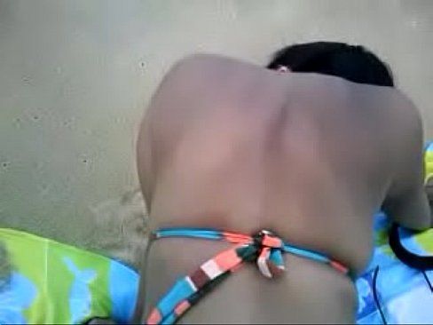 Gravou escondido na praia comendo a safada