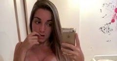 Siliconada pelada em frente ao espelho - Fotos Caiu na Web - Amadoras, Caseiras, Porno, Sexo !