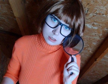 Velma pelada no cosplay da Usatame