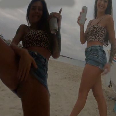 video de mulher nua na praia amostrando a buceta