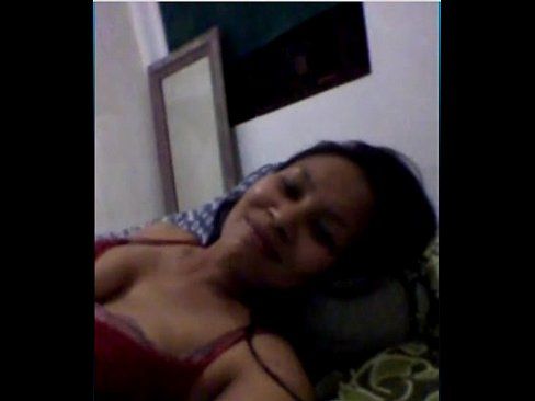 Casadinha carente relaxando na cam